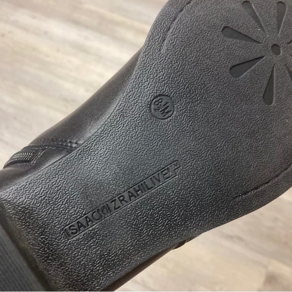 Isaac Mizrahi Tinker Women's Sz 8.5 Black Leather Gold Buckle /Studs Ankle Boot - Picture 10 of 11